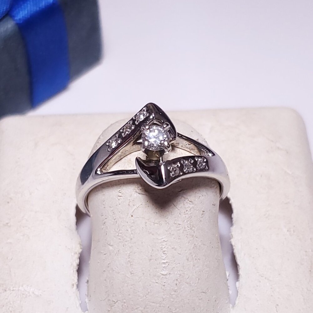 Estate .20ctw Diamond VS2 GH Open "V" 14Kt W/Gold Stuller Engagement Ring #23238